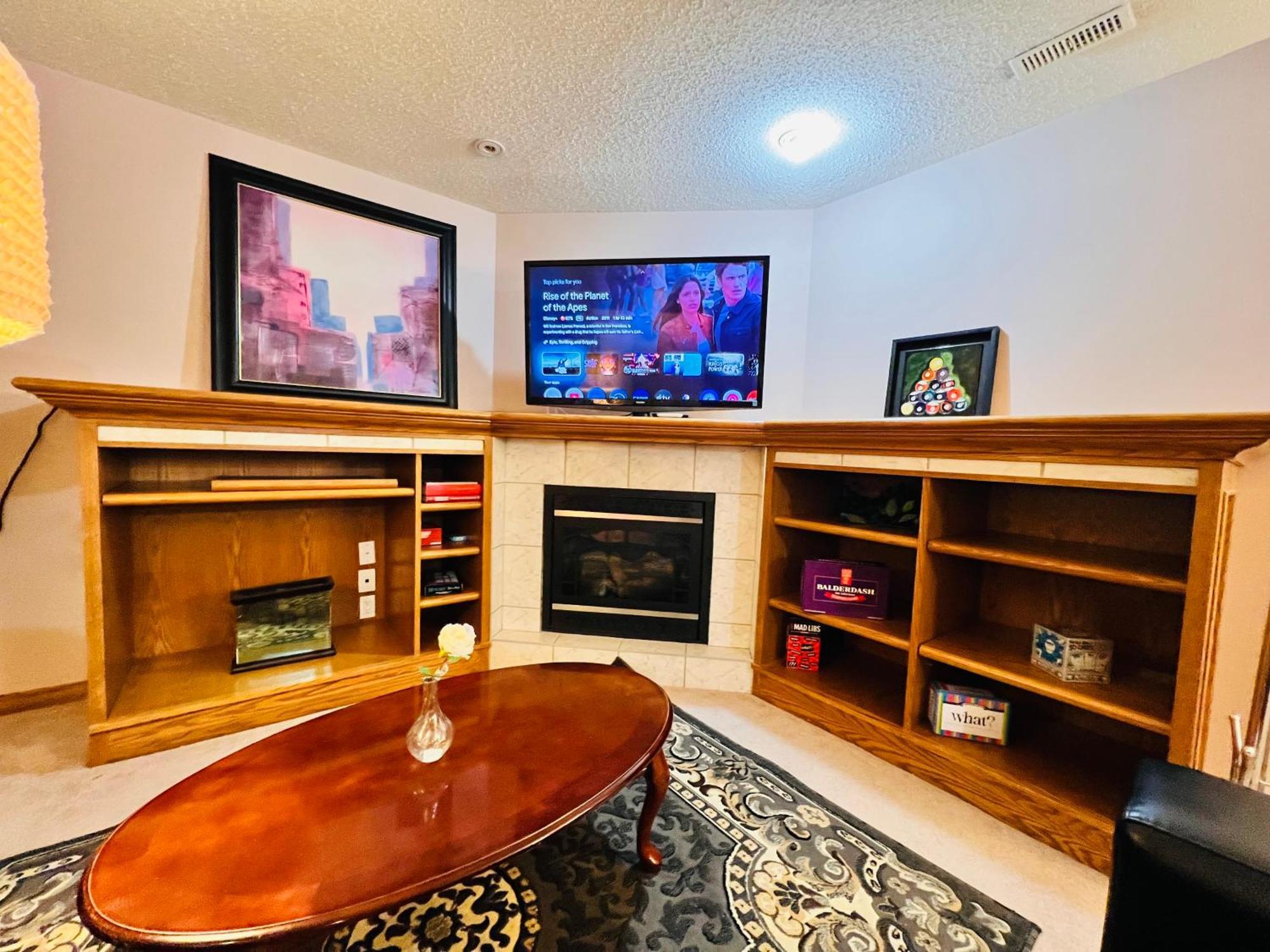 Chestermere A Classic Homely Basement Suite! מראה חיצוני תמונה